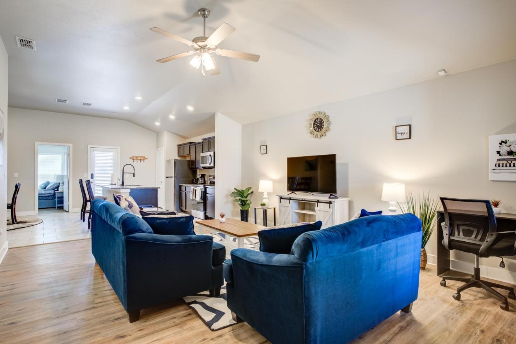 Milano Lodge - Cozy Retreat ลับบ็อก ภายนอก รูปภาพ