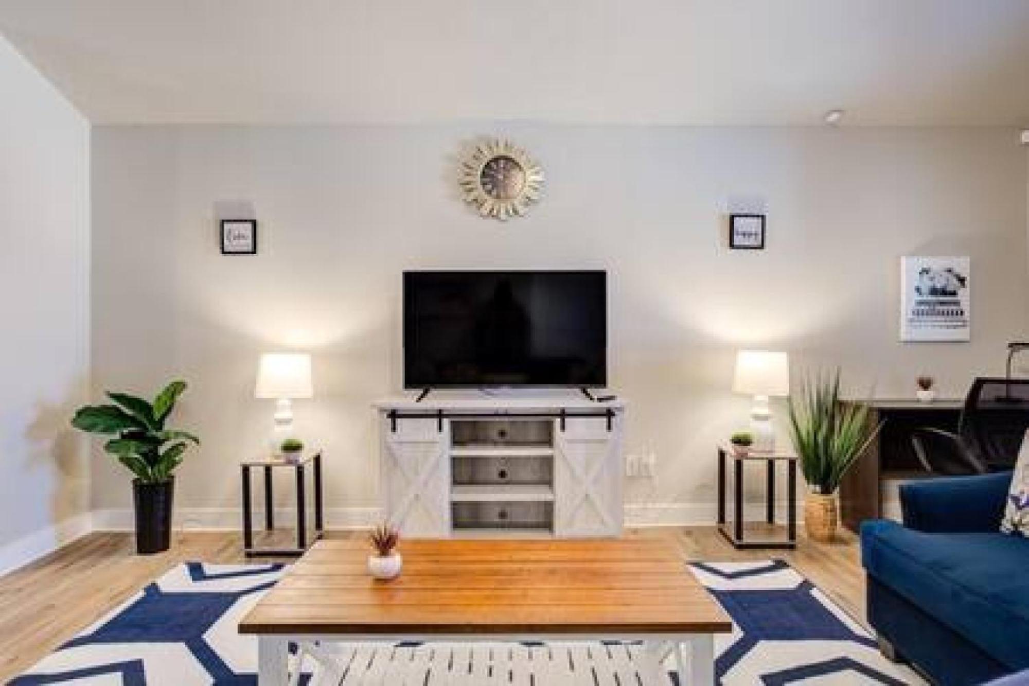 Milano Lodge - Cozy Retreat ลับบ็อก ภายนอก รูปภาพ
